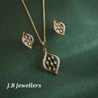 Extravagant Diamond Pendant and Earrings Set