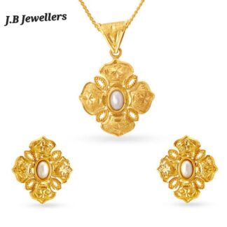 Splendid Gold Pendant and Earrings Set