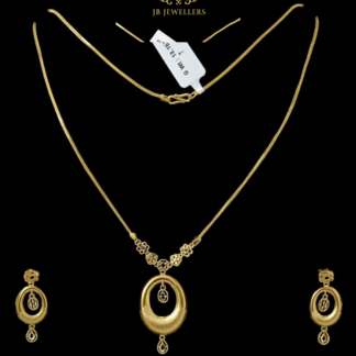 Elegant Gold Pendant Necklace Set with Matching Earrings